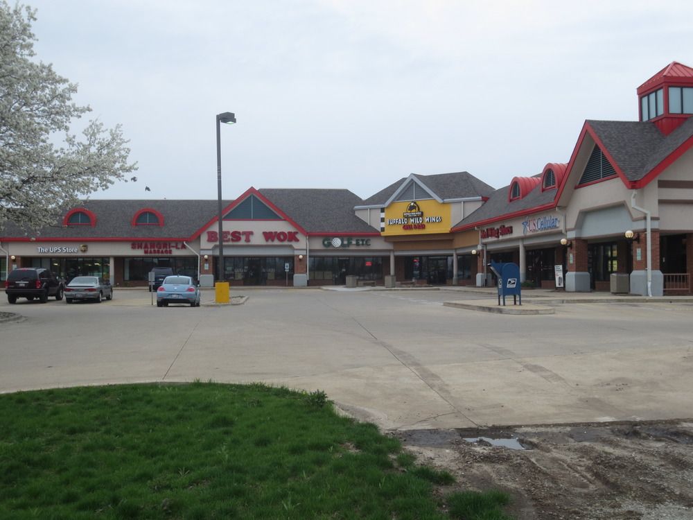 Baytowne Shoppes Corner Lot: 911 W. Marketview Dr., Champaign, IL 61822